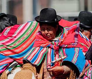Cholitas with their colorful aguayos